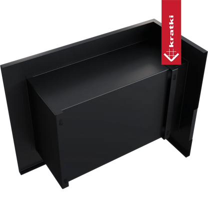 Zwarte metalen Kratki Delta Links ventilatierooster met rechthoekige vorm en rode merklabel.