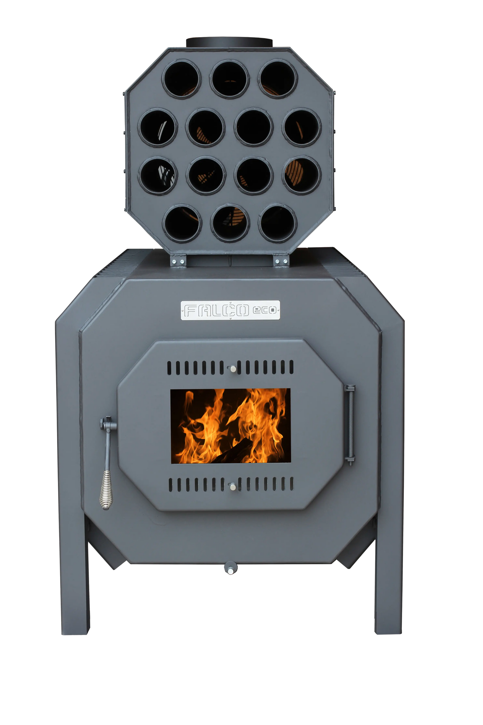 LS Kamna Falco Eco houtkachel met brandend vuur en warmtewisselaar bovenop