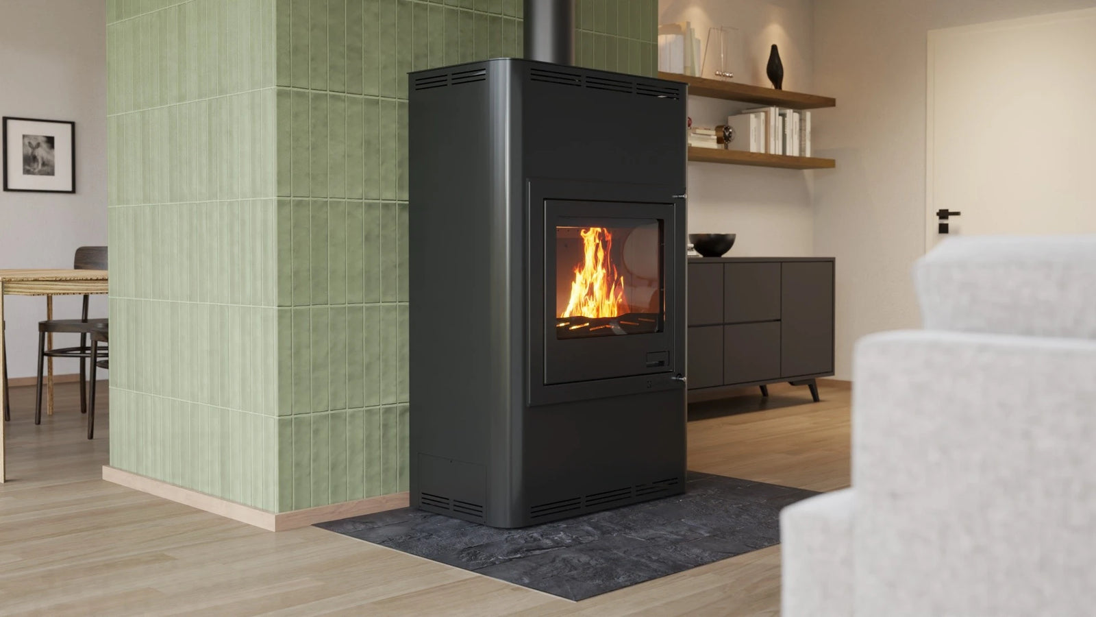 HS Flamingo Aquaflam 25 houtkachel in moderne woonkamer met brandend vuur