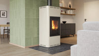 HS Flamingo Aquaflam 12 in woonkamer met brandend vuur en groene tegelwand