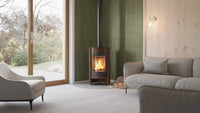 HS Flamingo Masterflamme Medie houtkachel in moderne woonkamer met brandend vuur