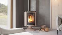 HS Flamingo Masterflamme Piccolo in moderne woonkamer, brandend bij houtblokken