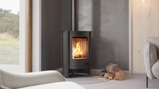 HS Flamingo Masterflamme Piccolo houtkachel brandend in moderne woonkamer