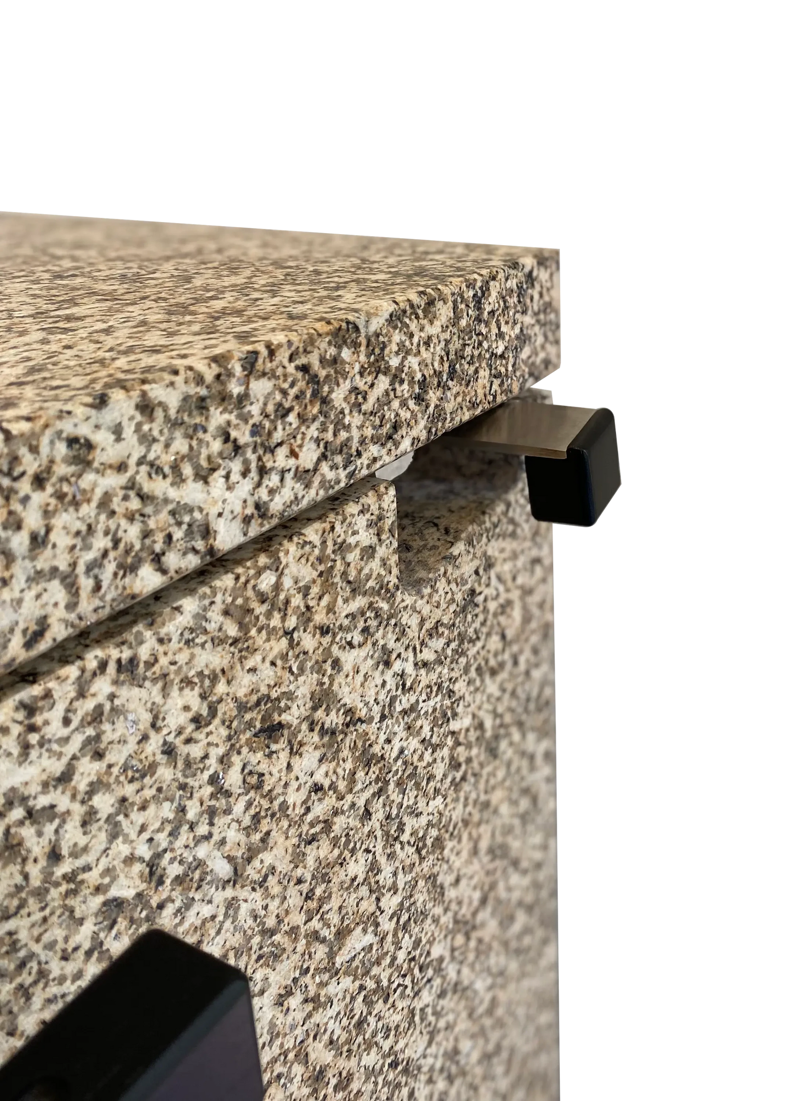 Xeoos Patagonia x5 granieten detail met zwart metalen onderdeel