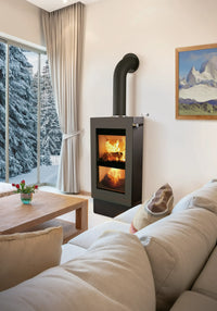Xeoos Patagonia x8 houtkachel in moderne woonkamer met zichtbare vlammen