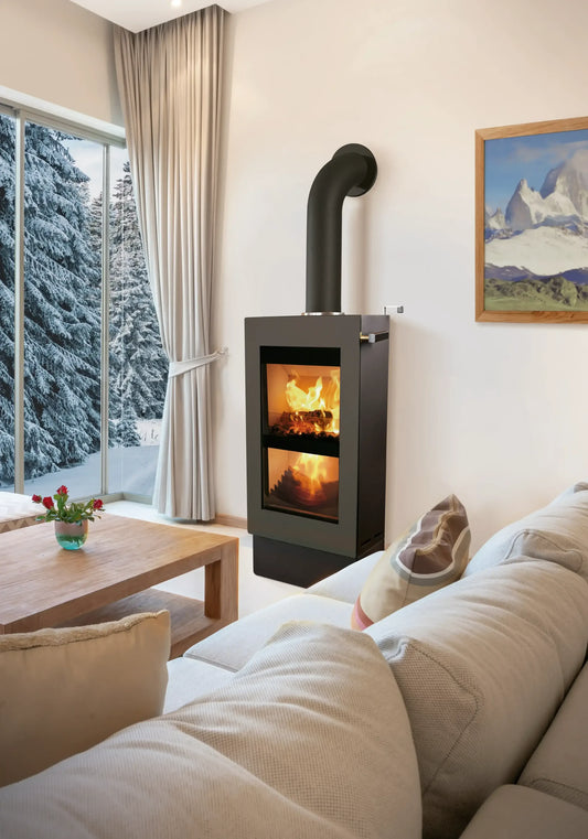 Xeoos Patagonia x8 houtkachel in moderne woonkamer met zichtbare vlammen