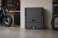 Alfa Plam Commo Compact in werkplaats naast motorfiets