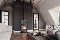 Altech Eclips Gourmet houtkachel in moderne woonkamer met brandend vuur