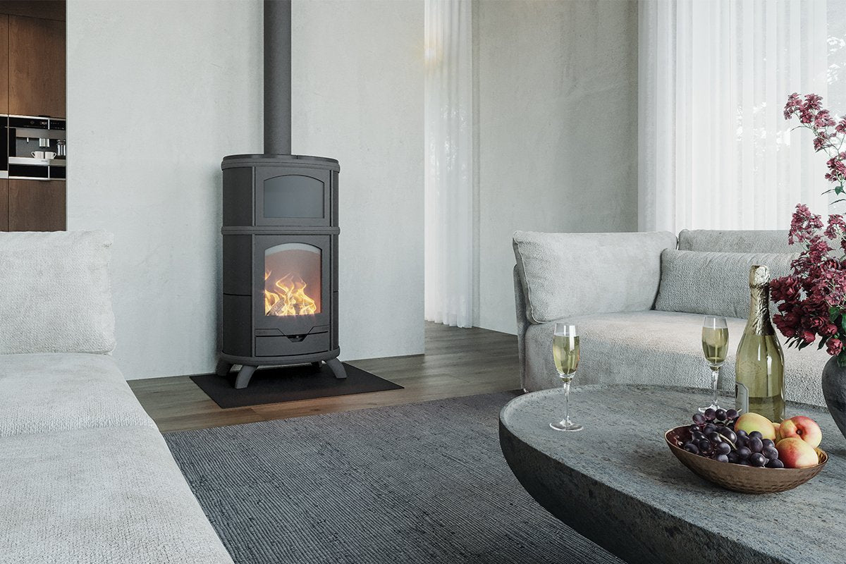 Altech Eclips Gourmet houtkachel in lichte woonkamer