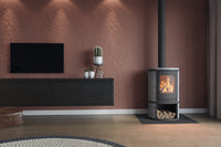 Altech Ecosy Depot houtkachel in moderne woonkamer met tv en decoratie