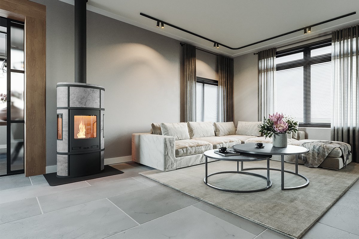 Altech Ecosy Plus driezijdige pelletkachel in moderne woonkamer met brandend vuur