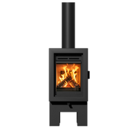 Wanders Ash houtkachel met brandend vuur op witte achtergrond