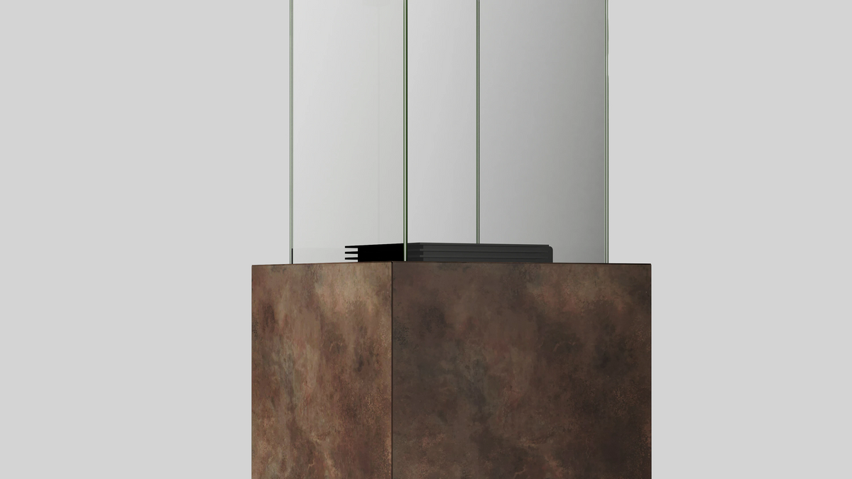 Balstil Falo haard met glazen panelen en roestkleurige metalen bekleding