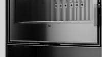 Detailopname van Balstil Forli 95 met zicht op de metalen verbrandingskamer en het binnenrooster.