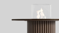 Balstil Table Core met glazen vuurschaal en verticale metalen lamellen op grijze achtergrond