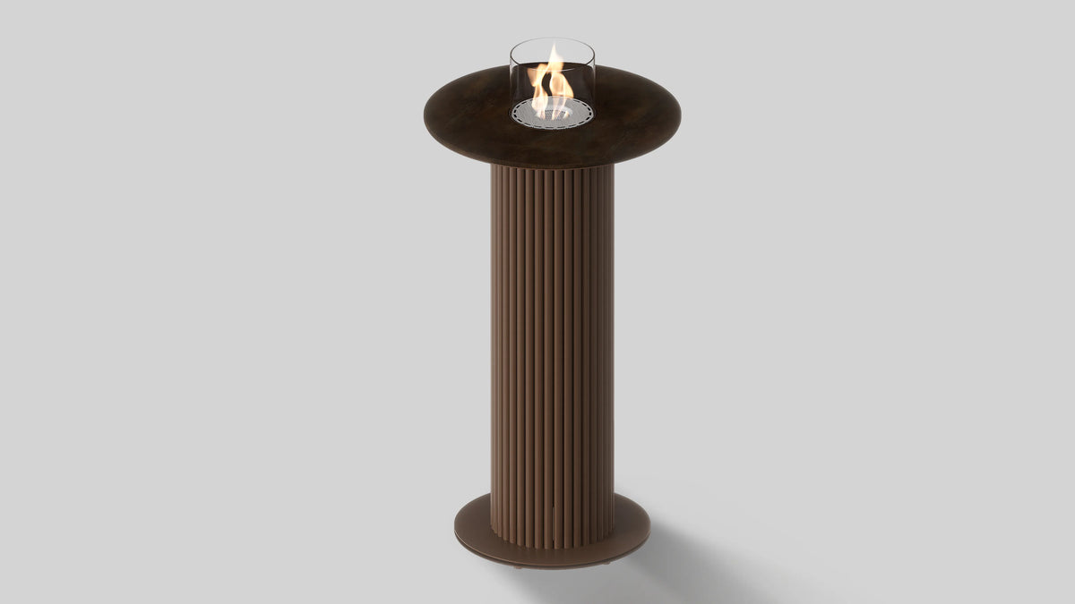 Balstil Table Core tafelhaard met vlam en geribbelde zuil op neutrale achtergrond