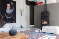 Faber Blokhus kachel in moderne woonkamer met brandend vuur