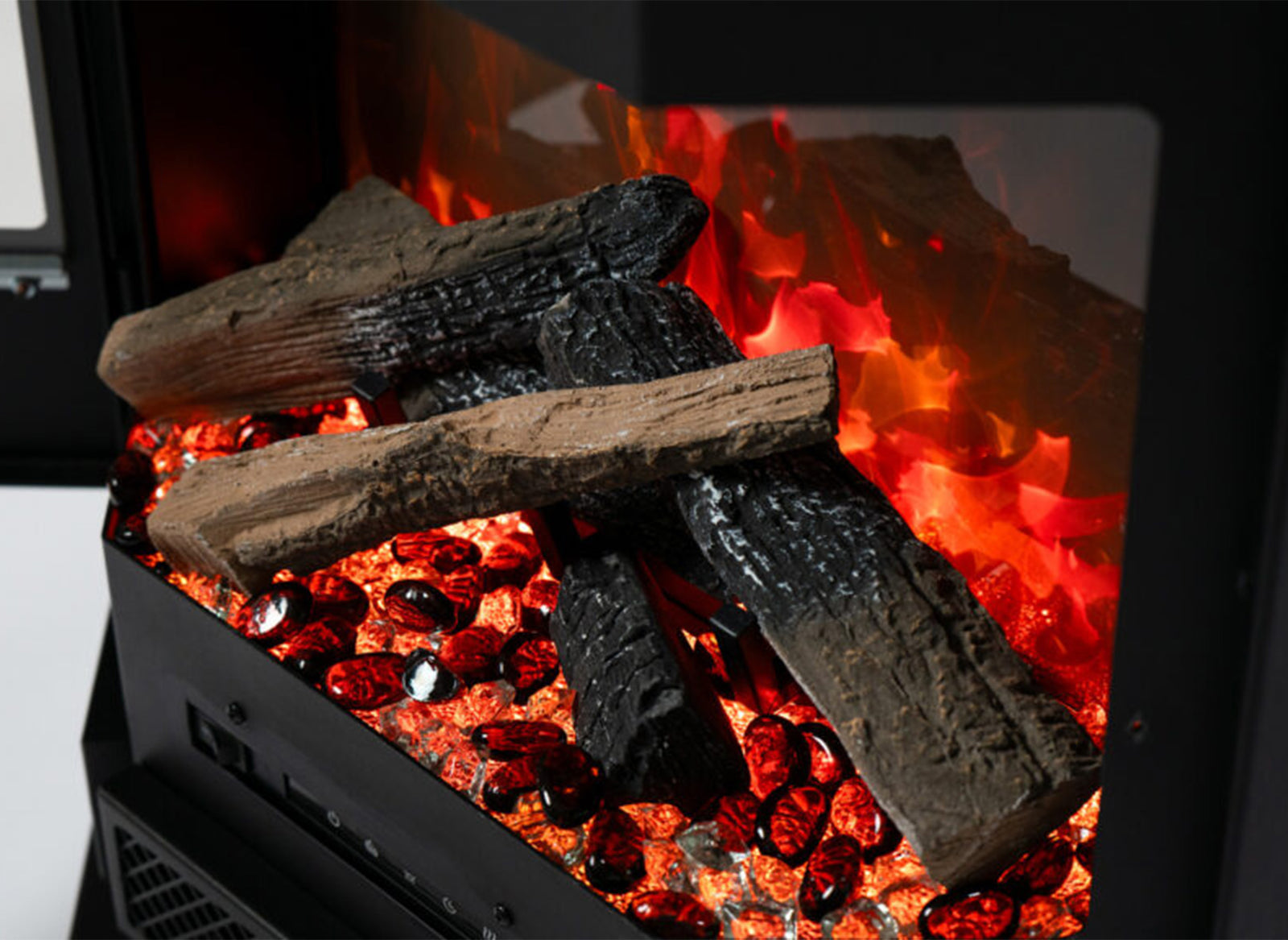 Duroflame Batavia E500 met brandende houtblokken en gloeiende kiezels