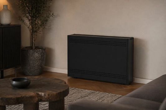 Bocal P61 gevelkachel in moderne woonkamer naast planten en houten tafel