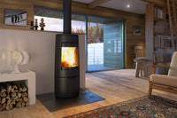 Dovre BOLD 400 houtkachel in een moderne woonkamer met brandend vuur