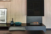 Icon Fires Slimline brander 500mm ingebouwd in zwarte tafel in moderne woonkamer