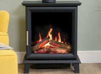 Charlton & Jenrick Luminosa Stove in woonkamer met brandend houtvuur