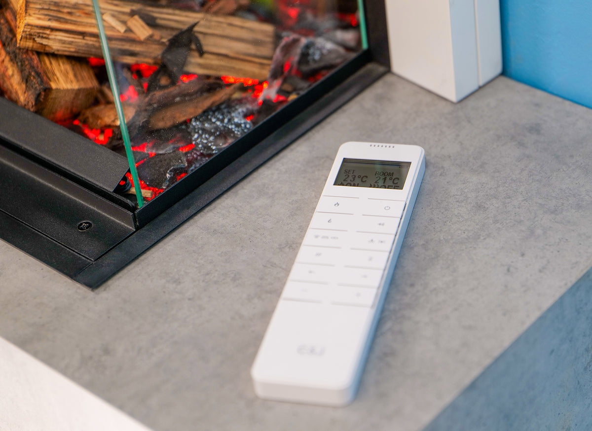 Charlton & Jenrick Luminosa 80 met gloeiende houtblokken en afstandsbediening