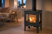 Charlton & Jenrick Purevision LPV5 houtkachel op pootjes in woonkamer