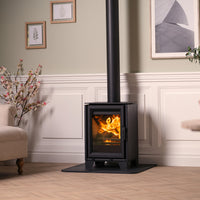 Charlton & Jenrick Fireline Ecostar 5 houtkachel in woonkamer met brandend vuur