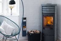 Jydepejsen Cosmo 1147 Speksteen special houtkachel in woonkamer met brandend vuur