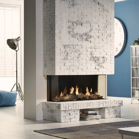 Witte bakstenen open haard met DRU Global 120 Triple BF in een moderne woonkamer.