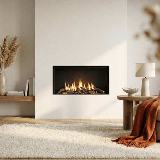 Wanders Danta 800 front in moderne woonkamer met brandend haardvuur