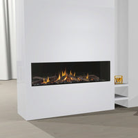 Wanders Danta 1400 front in witte wand met brede haardopening en vlammen