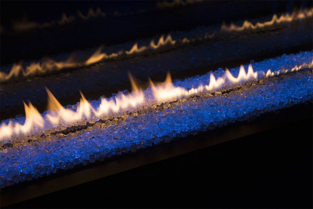 Element4 Club 140 fronthaard met vlammen en blauw glasgrind
