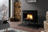 Dovre SAGA 301 houtkachel brandend in moderne woonkamer