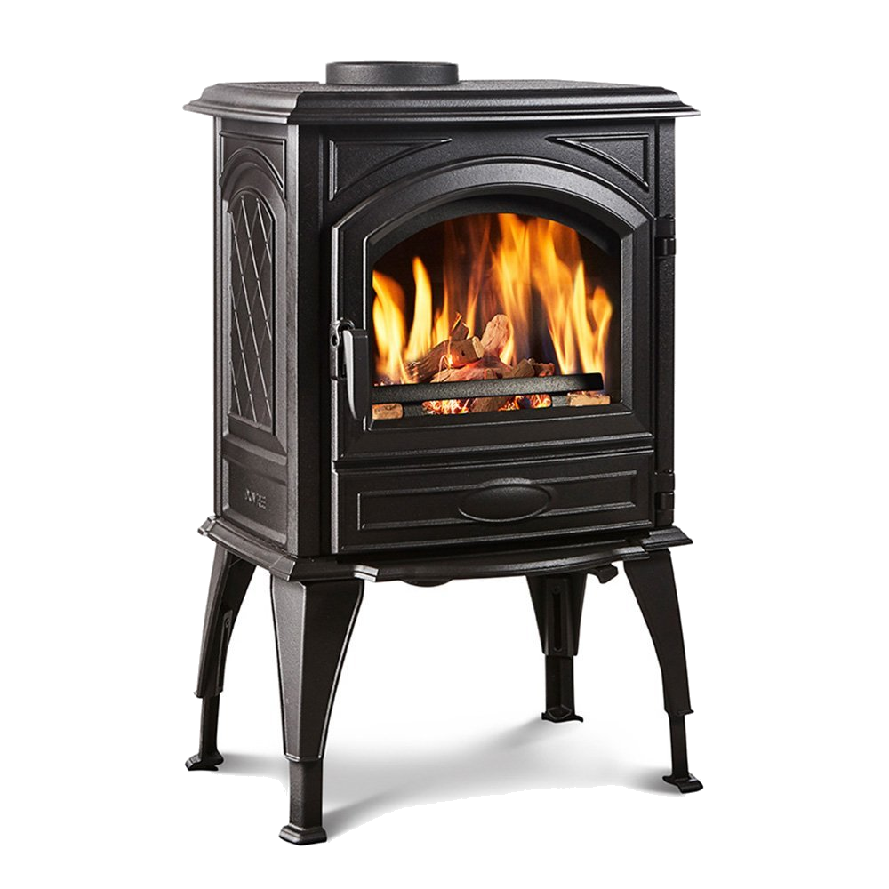 Dovre 540W houtkachel met vuur, op witte achtergrond