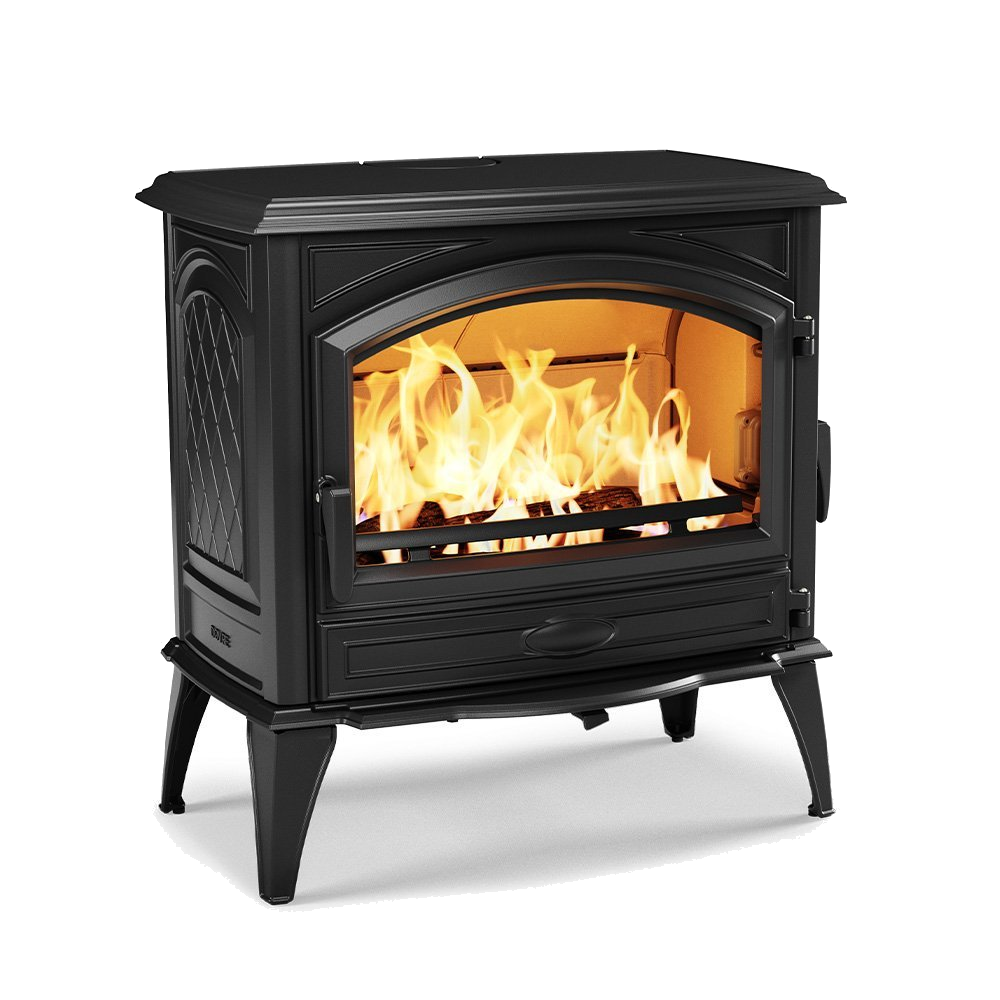Dovre 760WD houtkachel met brandend vuur op witte achtergrond
