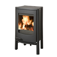 Dovre Astro 2/L houtkachel met brandend vuur op witte achtergrond