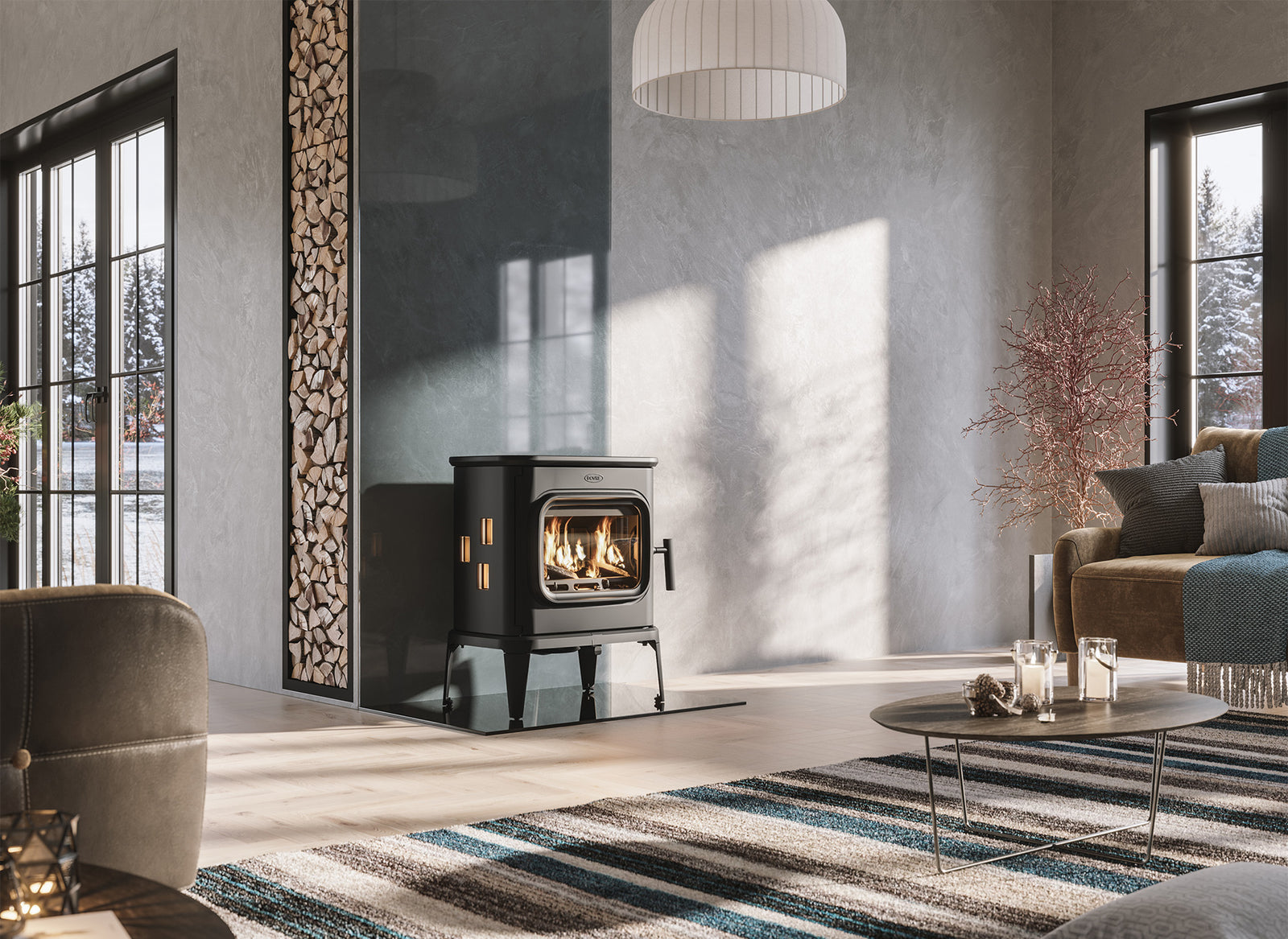 Dovre SAGA 207 houtkachel in moderne woonkamer met brandend vuur