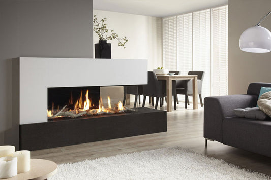 DRU Metro 130XTL Eco Wave in moderne woonkamer met brandende haard
