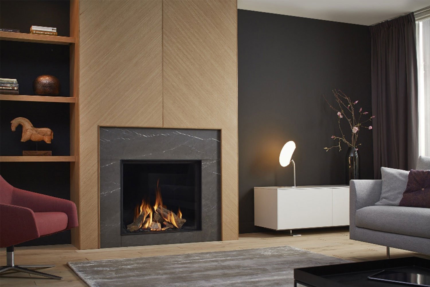 DRU Maestro 75 Eco Wave in moderne woonkamer met brandend haardvuur