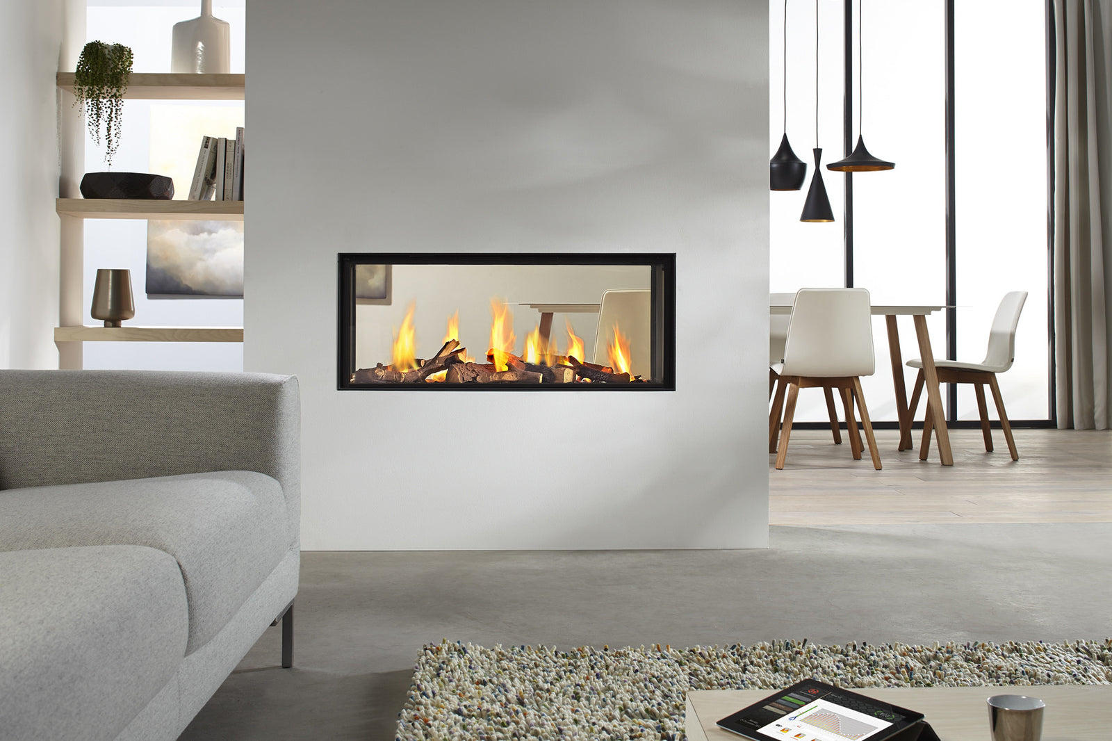 DRU Metro 100XT Tunnel Eco Wave in moderne woonkamer met ingebouwde haard en vlammen
