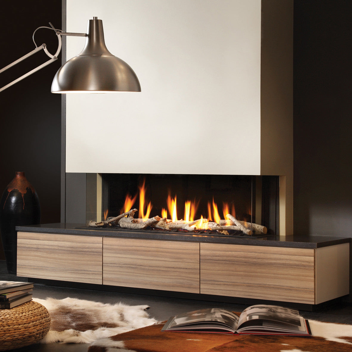 DRU Metro 130XT/3 Eco Wave ingebouwde haard in moderne woonkamer