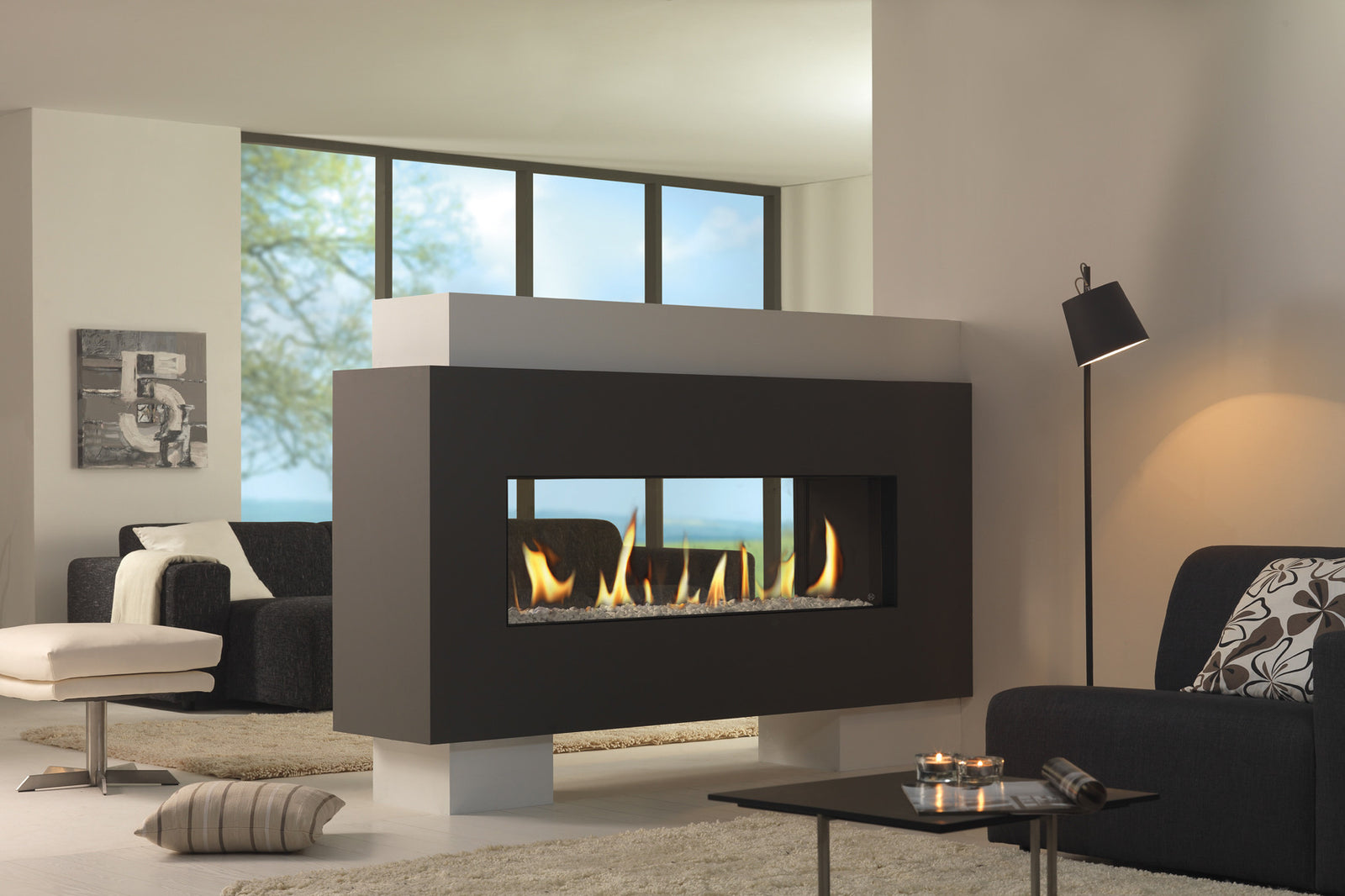 DRU Metro 150XT Tunnel Eco Wave in moderne woonkamer met brandende tunnelhaard