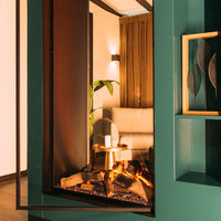 Faber e-matrix Vertical 800/1600 ST in moderne woonkamer met vlammen