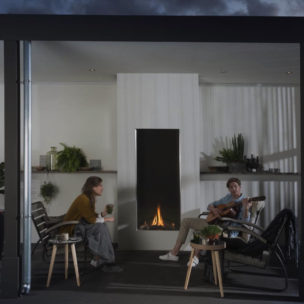 Element4 Sky Large Front Outdoor in moderne veranda met vlammen