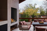 Element4 Sky Medium Front Outdoor in moderne buitenlounge met vlammen