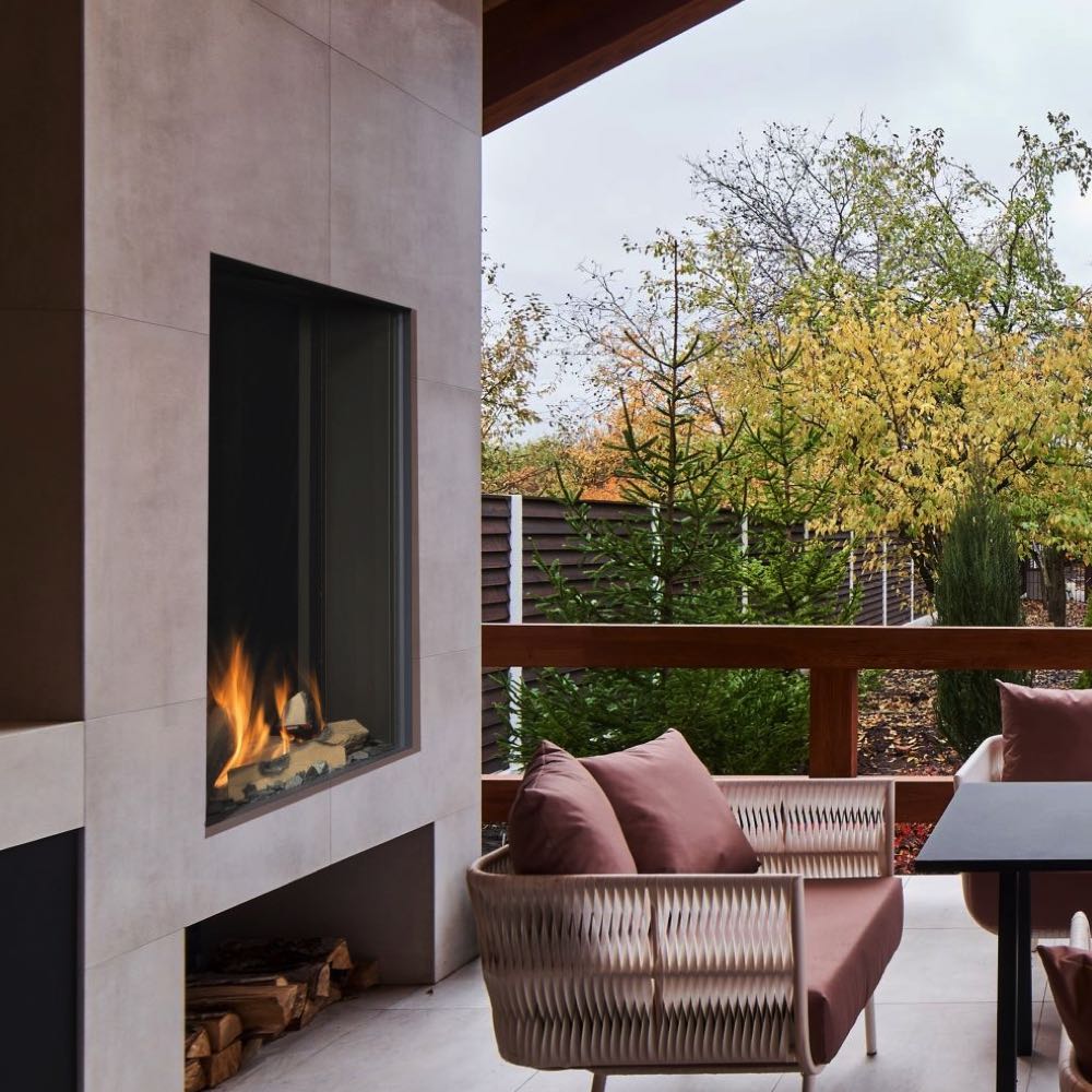 Element4 Sky Medium Front Outdoor haard op terras met brandend vuur
