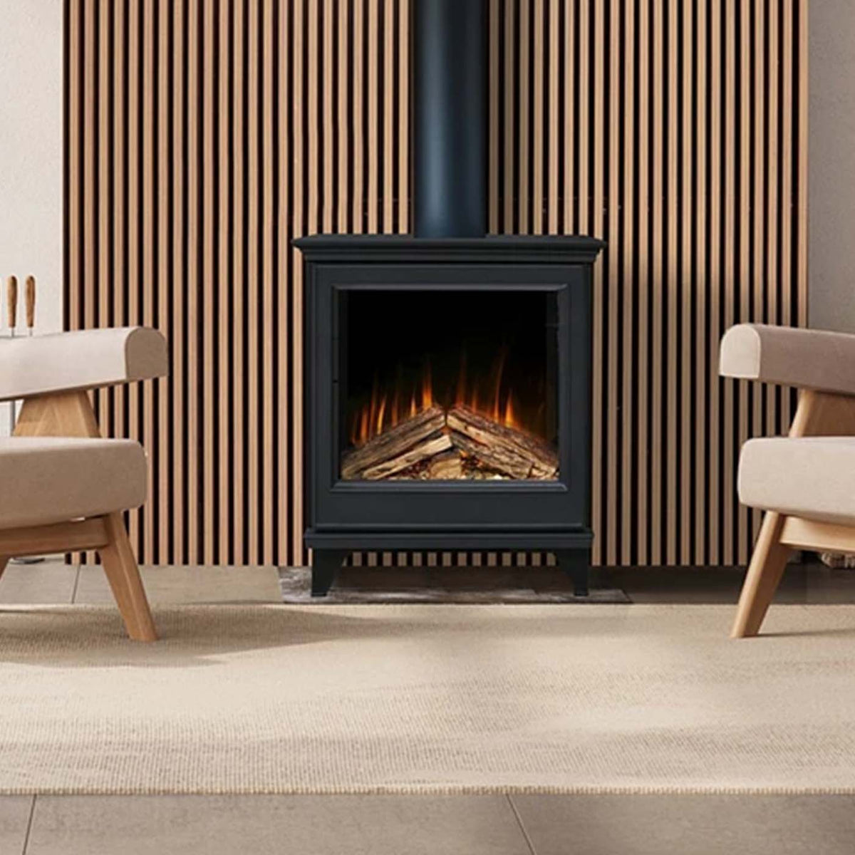Element4 Ignis Supreme haard met vlammen in een woonkamer met fauteuils