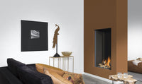 Element4 Sky Medium Front in moderne woonkamer met brandend haardvuur